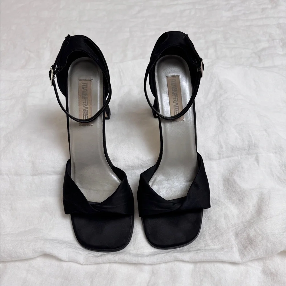 Vintage 90’s Black Chunky Heels Ankle Buckle Strap Size 8.5 Pumps Classic